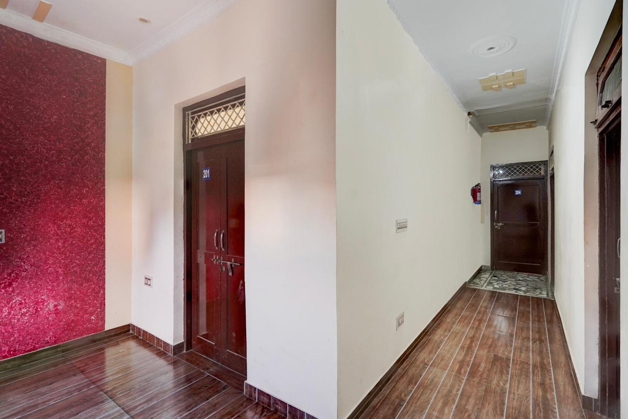 Oyo Hotel Maharaja Palace Мератх Экстерьер фото