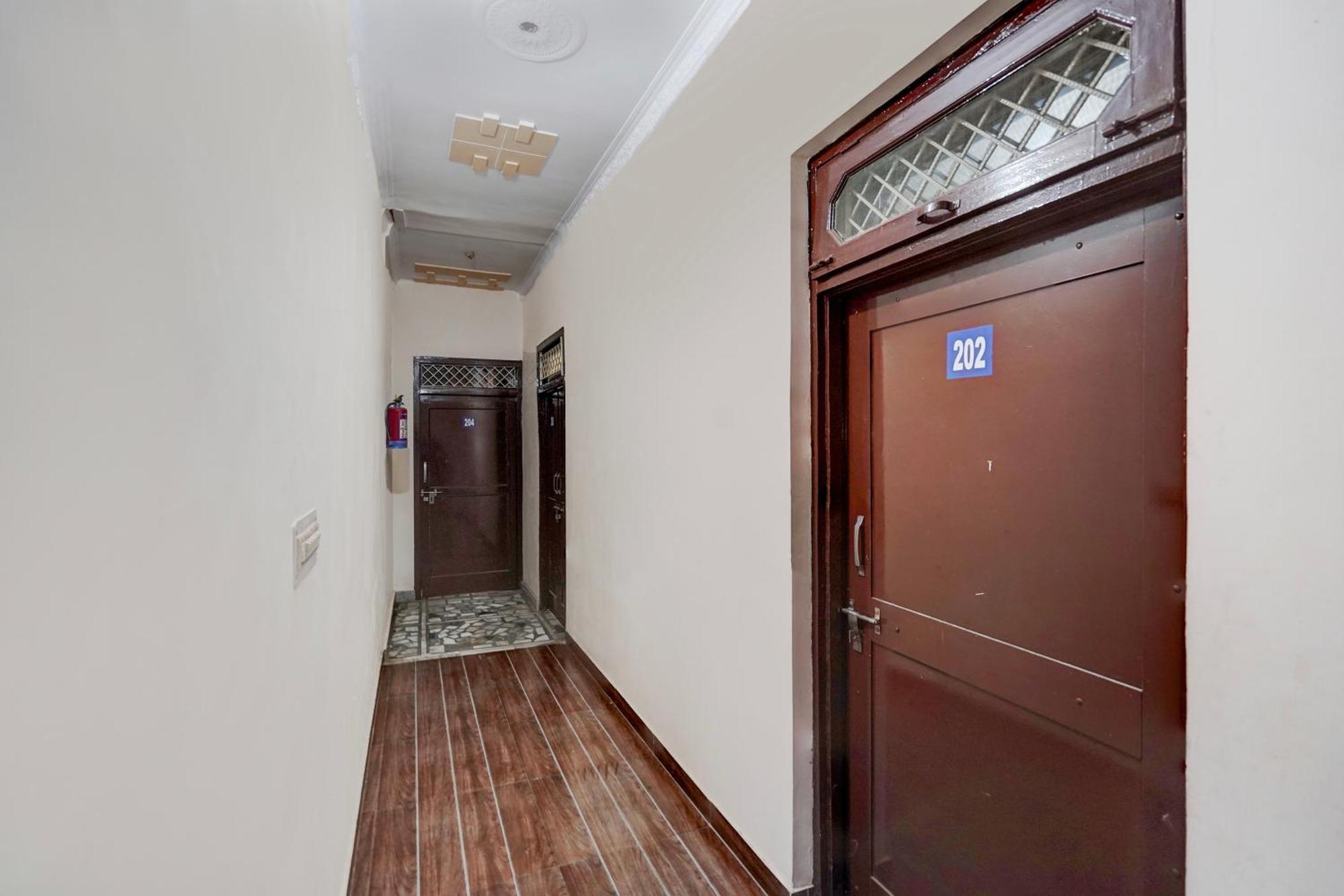 Oyo Hotel Maharaja Palace Мератх Экстерьер фото