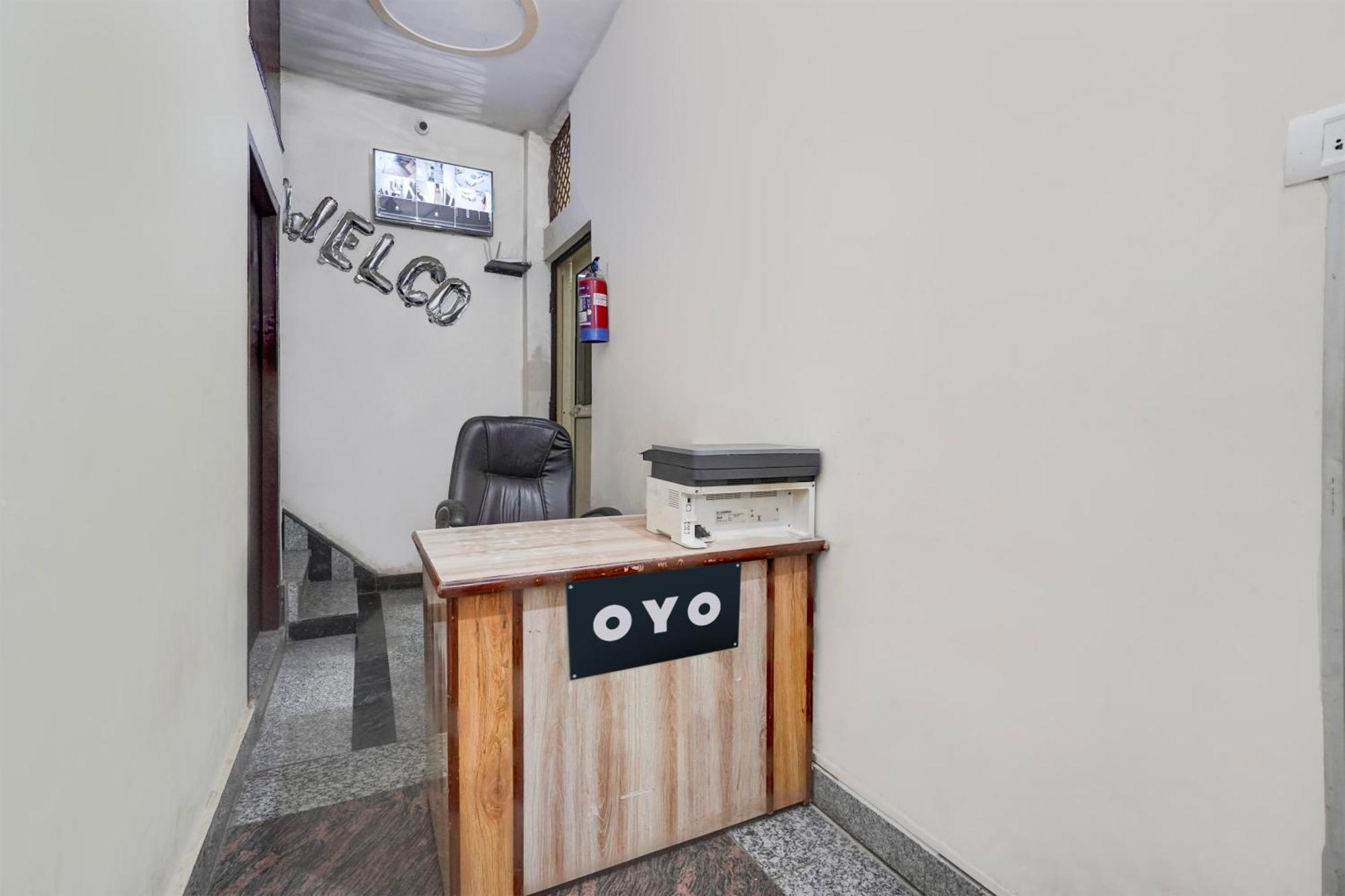 Oyo Hotel Maharaja Palace Мератх Экстерьер фото