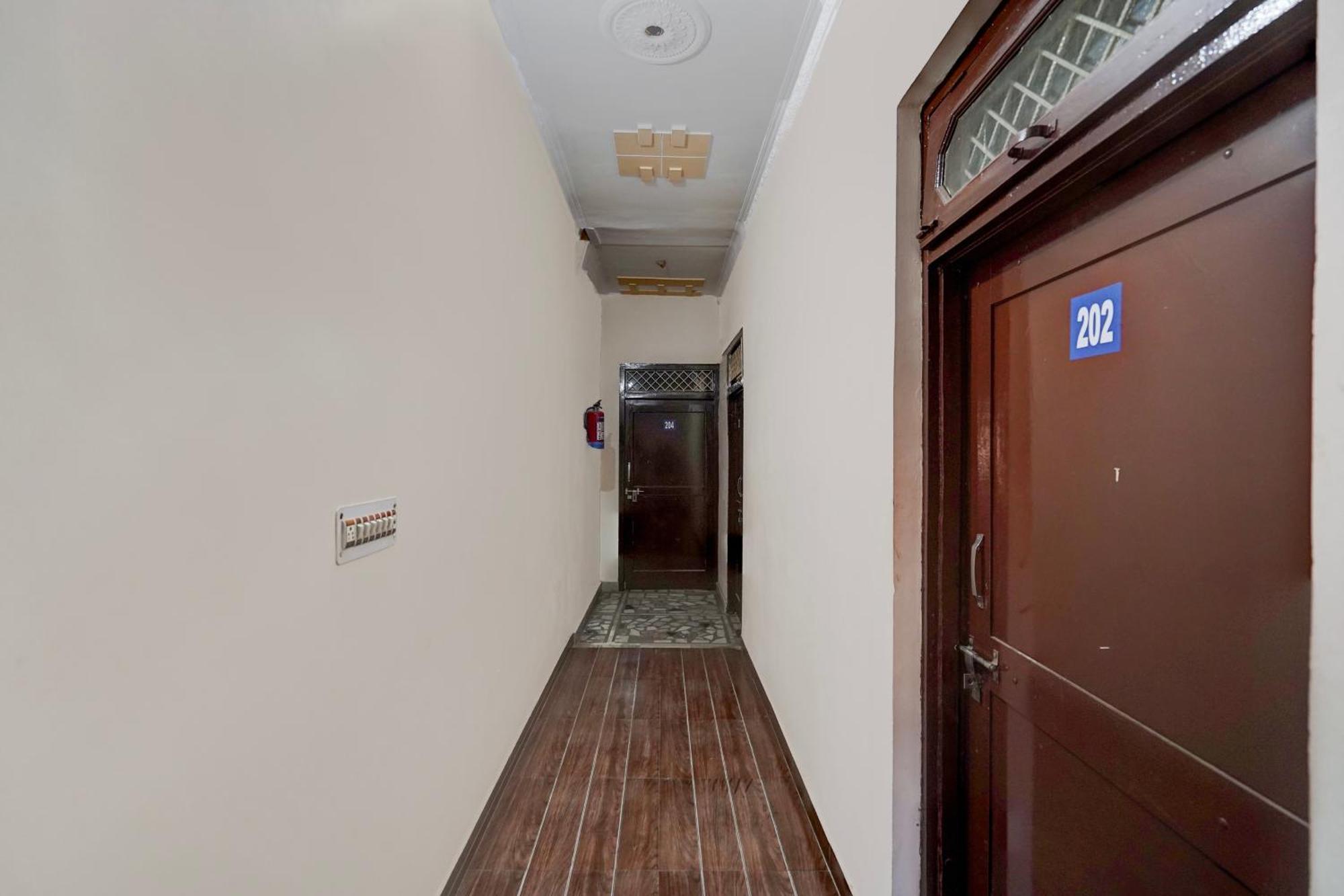 Oyo Hotel Maharaja Palace Мератх Экстерьер фото